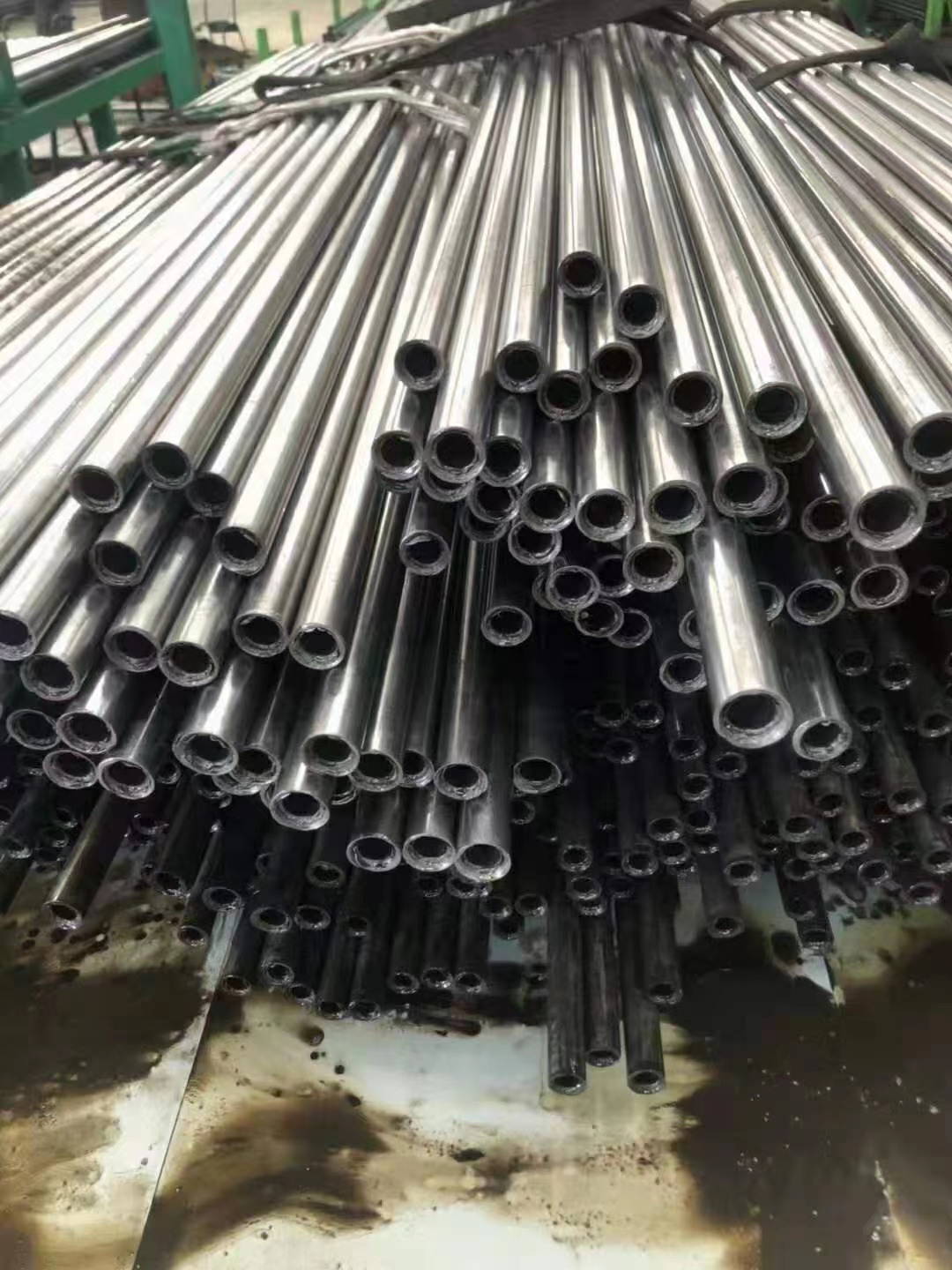 精密無縫鋼管\精密光亮管20鋼精密度保證正負(fù)10絲